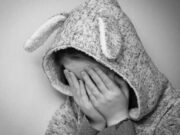 Fetiță de 10 ani din Neamț, violată în mod repetat de un cântăreț bisericesc. Bărbatul a fost arestat