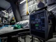 Fetiță de patru ani ținută în casă cu bunica moartă de Covid-19, în Argeș. Povestea ta, o campanie Observator