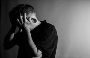 Moarte șocantă în Vaslui! Un polițist de frontieră s-a sinucis cu flexul, după ce se vindecase de coronavirus