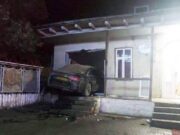 O şoferiţă s-a înfipt cu Audi în sediul primăriei Şcheia din Iaşi. Femeia a „parcat” într-una din încăperi