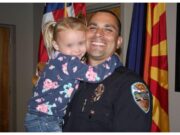 Un polițist a devenit tată pentru o fetiță pe care a salvat-o din familia în care era abuzată, în Arizona