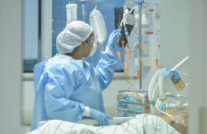 Bilanţ coronavirus 4 decembrie. Peste 8.000 de cazuri COVID, 176 de decese în 24 de ore. Cel mai mare număr de pacienţi COVID la ATI