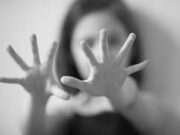 Caz cutremurător în Neamţ. Copilă de zece ani batjocorită de cinci bătrâni, de mai multe ori. Cel mai în vârstă dintre ei are 87 de ani