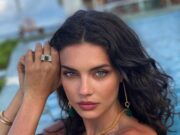 Cristina Ich a uitat să își pună lenjeria intimă pe ea. Iubita lui Alex Pițurcă, apariție provocatoare pe plajă