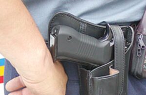 Gorj: Unui polițist i s-a descărcat accidental arma în apropierea unei secții de votare