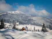 Orașul în care, dacă vrei să te muți, trebuie obligatoriu să te operezi