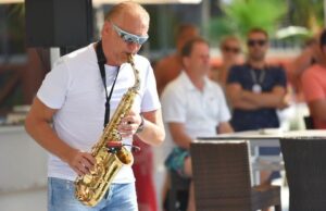 Orice pentru fetele lui tata! Când vine vorba de cumpărături de Crăciun, Flavius Teodosiu nu se dă în lături! Cum a fost surprins alături de fiica sa la mall