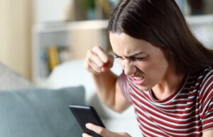 Bărbat înjunghiat de soţie, după ce femeia geloasă nu s-a recunoscut în pozele mai vechi din telefon, şi a crezut că soţul are o amantă, în Mexic