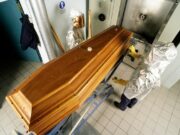 O bătrână a fost la câteva minute de a fi incinerată, când fiica ei a observat că este încă în viață, în Argentina