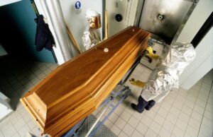 O bătrână a fost la câteva minute de a fi incinerată, când fiica ei a observat că este încă în viață, în Argentina