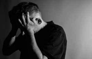 Simptome de depresie pe care să le urmărești la cei dragi. Ce este de făcut când apar