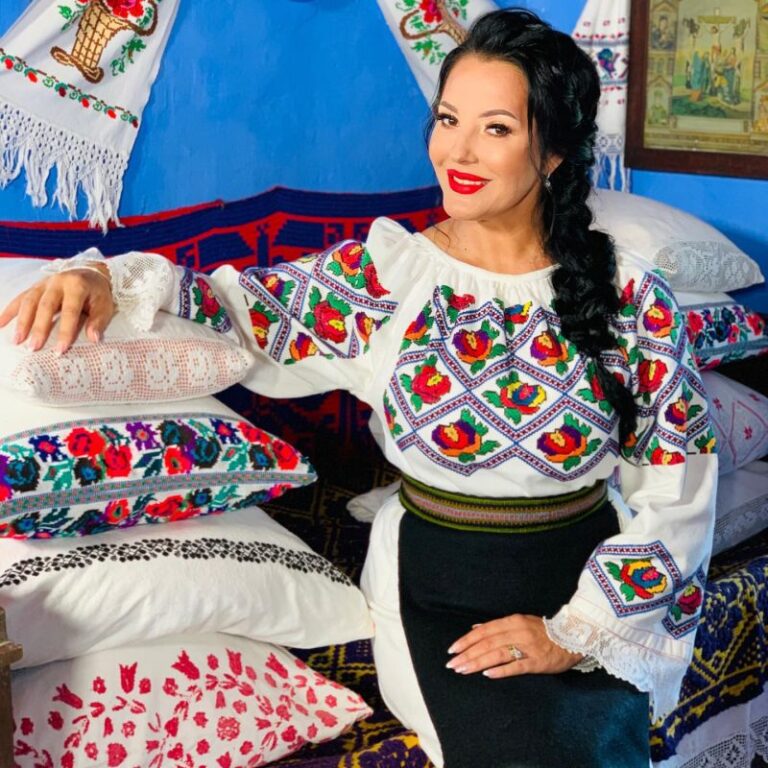 Cantăreața preferată a lui Traian Băsescu, gravidă la 46 de ani! Artista a pierdut trei sarcini în ultimii ani