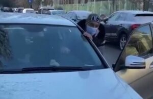 Cine este bărbatul care a lovit cu maşina un cărucior în care se afla în bebeluş, pe o stradă din Bucureşti. Interlopul a fost reţinut