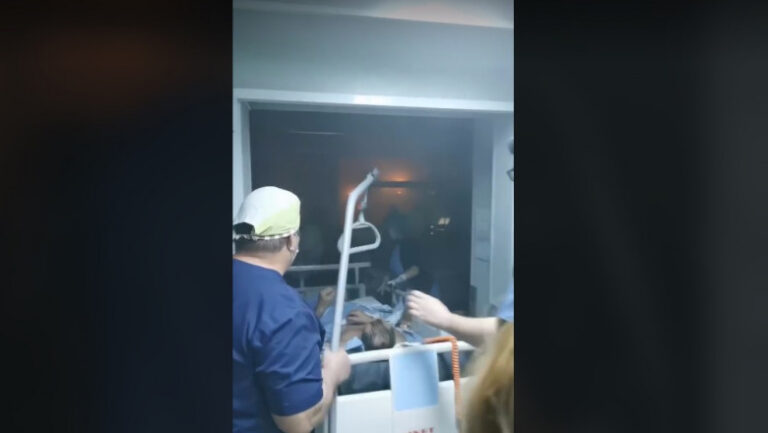 Pacienţi evacuaţi la Spitalul „Sfântul Pantelimon” după ce un salon ATI s-a umplut de fum