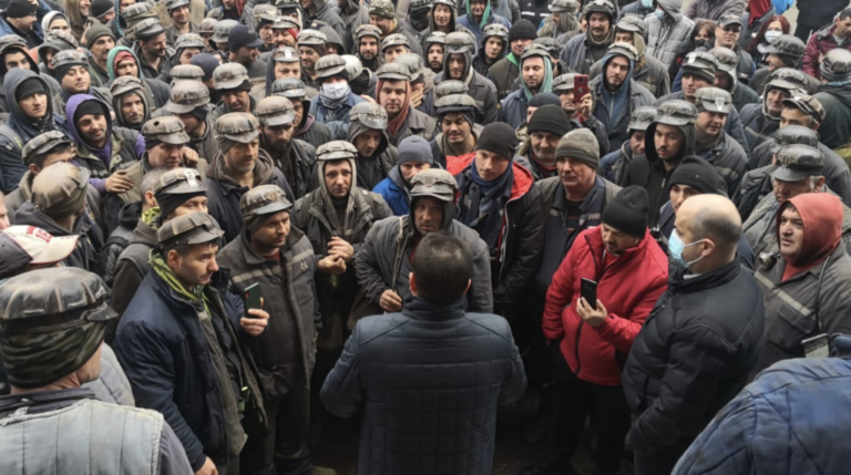 Minerii continuă protestul la Lupeni