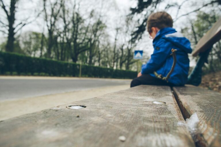 Un elev de clasa a VI-a este bătut până la leșin de mai mulți adolescenți, în Vaslui. Poliția a declanșat o anchetă în acest caz