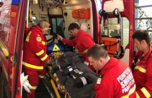 Incident neobișnuit în Botoșani! Un bărbat a ajuns de urgență la spital. Unde și-a introdus un furtun de vin și cu ce scop