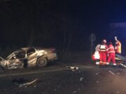 Un şofer de 30 de ani a murit, după ce maşina în care s-a afla a intrat într-un TIR încărcat cu carne de porc congelată