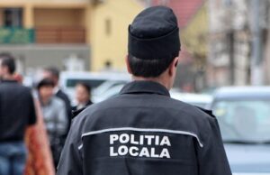 Un polițist local și-a scos uniforma la vânzare pe internet, pentru 300 de lei
