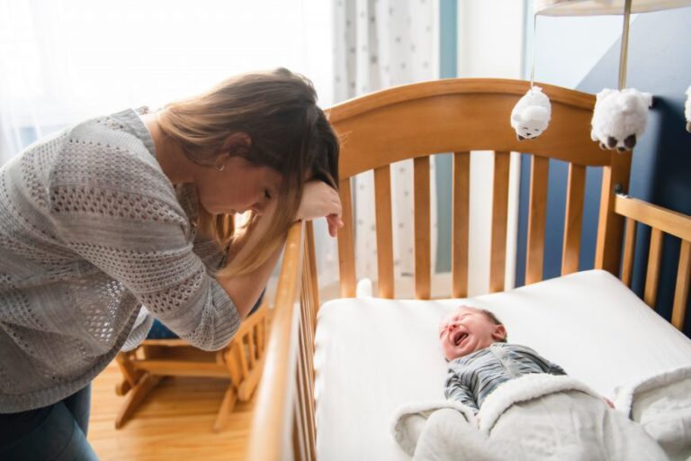 Naștere după o relație abuzivă. „Tatăl copilului amenința că-mi dă foc în maternitate. După 10 luni, am plecat de la el, fără copil”