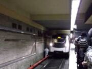 Mărturia eroilor fetei care s-a aruncat pe şine, la metrou: „S-a răzgândit că ne-a văzut acolo”