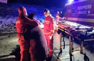 O imagine dureroasă: mama se uită neputincioasă la copilul său, mort în accidentul de pe centura Iaşului