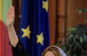 Diana Șoșoacă dă de pământ cu partidul AUR, după demiterea din funcție: „A ridicat palma la mine!”