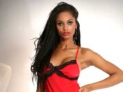 Laurette, bătută după ce ar fi fost cu un domn în hotel. Ce tarif i-ar fi cerut mulatra