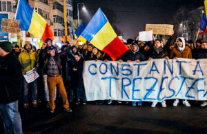 Proteste față de restricțiile din pandemie, în mai multe orașe din țară. La Constanța, manifestanții au încercat să incendieze măști, la Cluj se face sport în aer liber