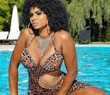 Laurette, bătută în centrul Capitalei de un bărbat! Vedeta a ajuns la poliție în miez de noapte