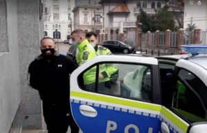 Urmărire ca-n filme pe străzile Bucureștiului. Polițiștii au reținut un bărbat înarmat și fără permis de conducere