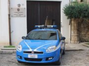 Un român care şi-a bătut soţia în prezenţa celor cinci copii ai lor, arestat în Italia