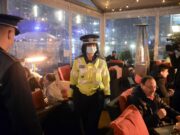 Tânăr din Capitală care trebuia să stea în carantină, găsit de polițiști la o petrecere cu alte 18 persoane