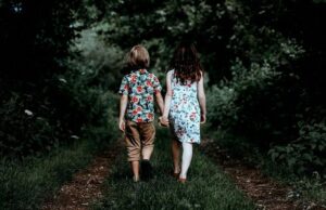 Un băiat de 11 ani a ucis o fetiță de 9 ani care l-a învins într-un joc online