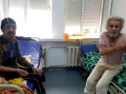 REPORTAJ din România unei pandemii seculare: sărăcia. Doi oameni fără adăpost au fost uitați de autorități într-un salon de la UrgențeUrgențe