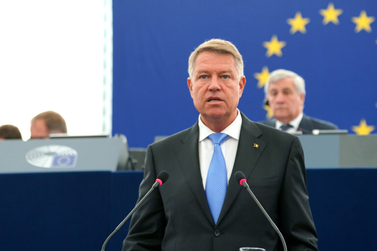 Marea relaxare, promisă pentru 1 iunie de premierul Cîţu, explicată de preşedintele Iohannis: „Să nu credem, din greșeală, că 1 iunie va fi data de relaxare totală. Nu va fi”
