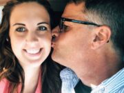 Si-a parasit iubitul inaintea nuntii si a intrat intr-o relatie cu tatal acestuia! Cazul comentat acum de toata lumea. Ce a putut sa spuna tanara de 25 de ani