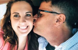 Si-a parasit iubitul inaintea nuntii si a intrat intr-o relatie cu tatal acestuia! Cazul comentat acum de toata lumea. Ce a putut sa spuna tanara de 25 de ani