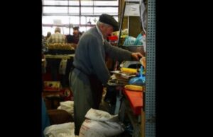 Povestea emoționantă a acestui bătrân. ”I-au dat lacrimile, mari cât un bob de mazăre”