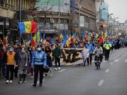 O nouă zi de proteste în Capitală. Sute de bucureșteni, dar și persoane sosite din toată țara au ieșit în stradă