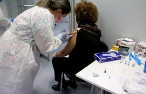 Câte persoane s-au infectat cu COVID, după ambele doze de vaccin. Gheorghiță: „Majoritatea au fost forme asimptomatice”