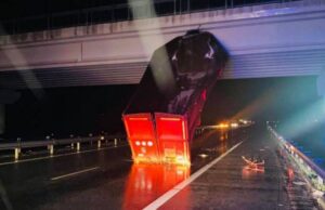 Accident teribil pe A1: a zburat remorca unui TIR!