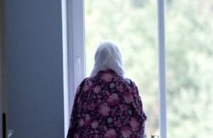 O bătrână din Brașov imploră după ajutor: “Vă rog, îmi este foame! Vă dau banii când iau pensia”