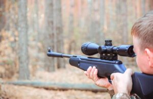 Bărbatul cu arma căruia un copil și-a împușcat mortal fratele de cinci ani a fost reținut