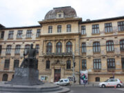 Craioveancă de 18 ani, călcată de mașină în drum spre școală!