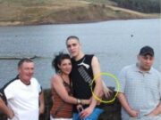 Acesti tineri au plecat in vacanta si au facut cateva poze. Cand a ajuns acasa fata a studiat mai bine fotografiile