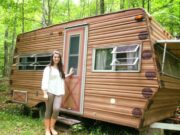 O adolescentă și-a cumpărat o rablă de rulotă cu 200 de dolari.