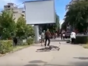 VIDEO: Bătaie în centrul orașului. Un bărbat a fost înjunghiat
