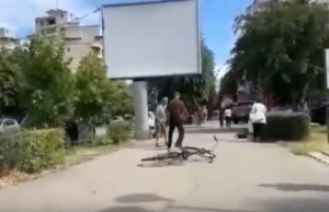 VIDEO: Bătaie în centrul orașului. Un bărbat a fost înjunghiat
