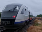 O femeie a murit după ce maşina pe care o conducea a fost lovită de un tren în județul Mureș